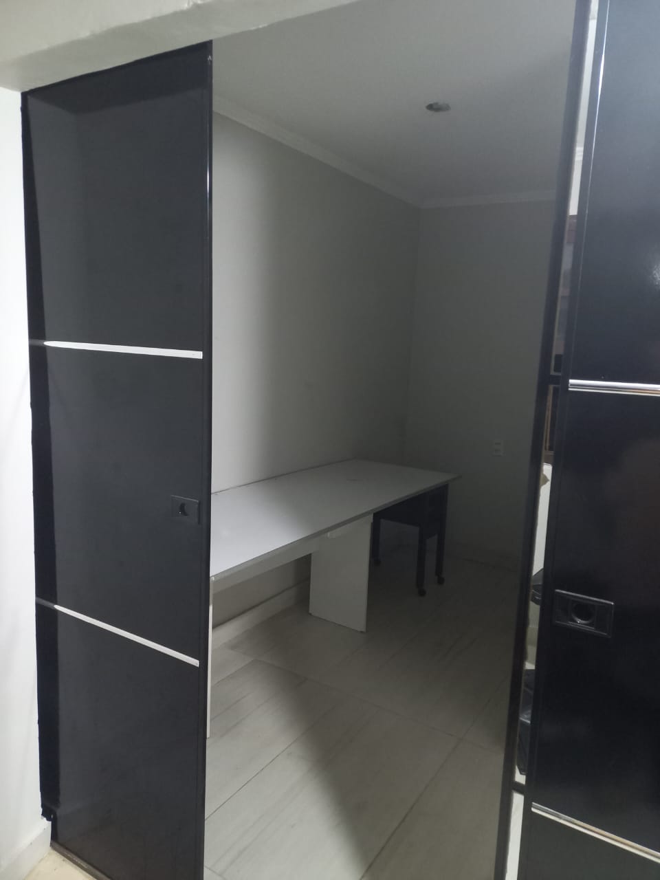 terreo suite secundaria escritório.jpeg